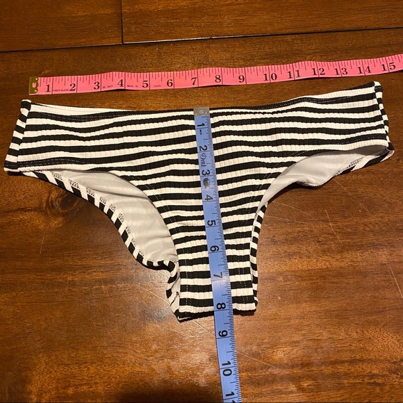 Juniors' Ribbed Cheeky Hipster Bikini Bottom - Picture 2 of 9